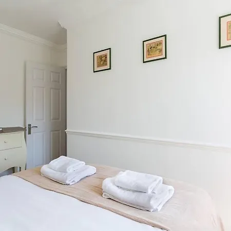 Spacious 3 Bedroom Flat With Terrace Лондон Экстерьер фото