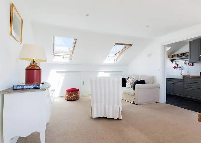 Spacious 3 Bedroom Flat With Terrace
