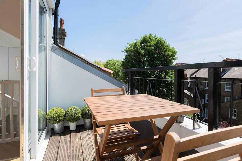 Spacious 3 Bedroom Flat With Terrace Лондон