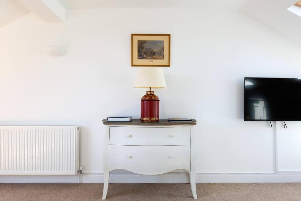 Апартаменты Spacious 3 Bedroom Flat With Terrace