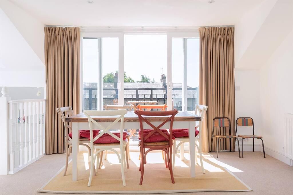 Апартаменты Spacious 3 Bedroom Flat With Terrace