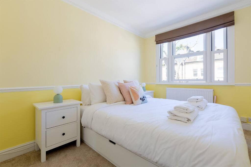 Апартаменты Spacious 3 Bedroom Flat With Terrace
