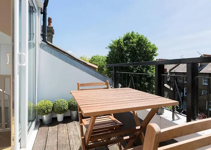 Spacious 3 Bedroom Flat With Terrace