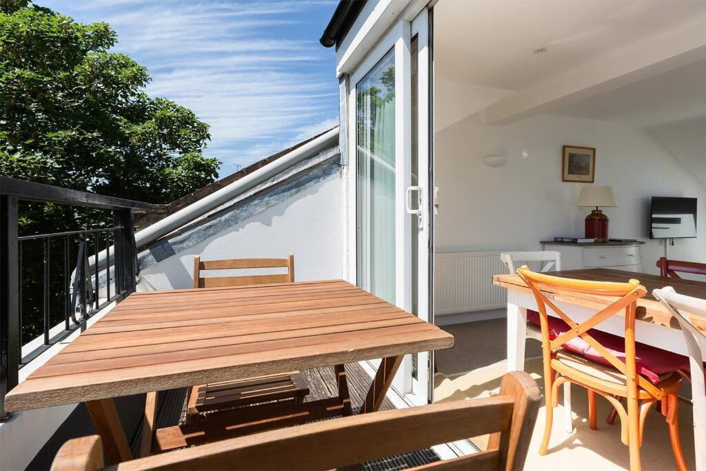 Spacious 3 Bedroom Flat With Terrace Apartment *